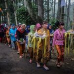 Kebiasaan Unik Masyarakat Yang Menjadi Fenomena Menarik