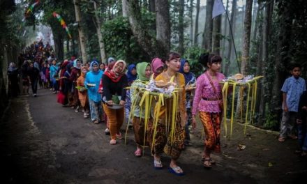Kebiasaan Unik Masyarakat Yang Menjadi Fenomena Menarik